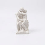 Kiss Sculpture