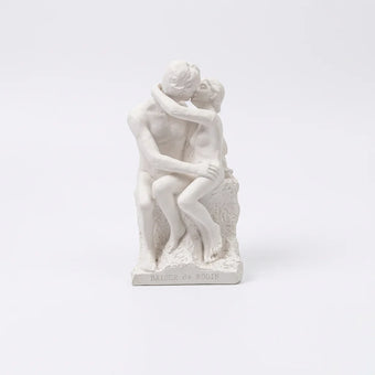 Kiss Sculpture